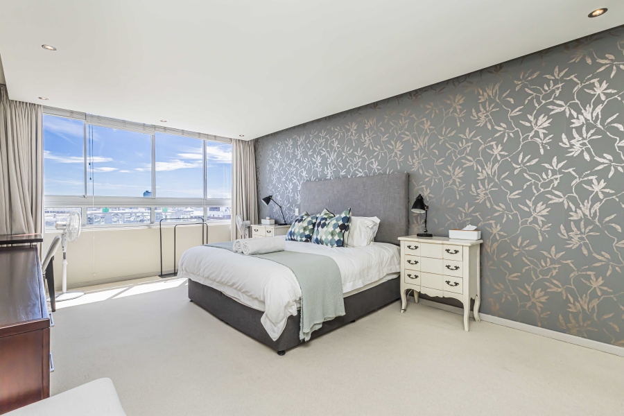 To Let 3 Bedroom Property for Rent in Sea Point Western Cape